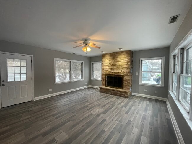 Building Photo - 1009 61st St