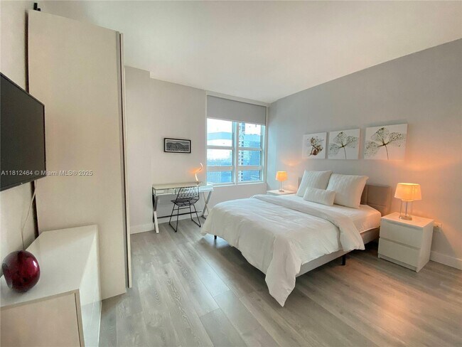 Building Photo - 951 Brickell Ave