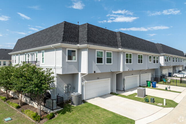 Building Photo - Provence Luxury Townhomes