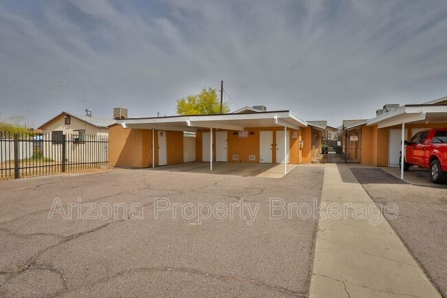 Building Photo - 1702 W Vogel Ave