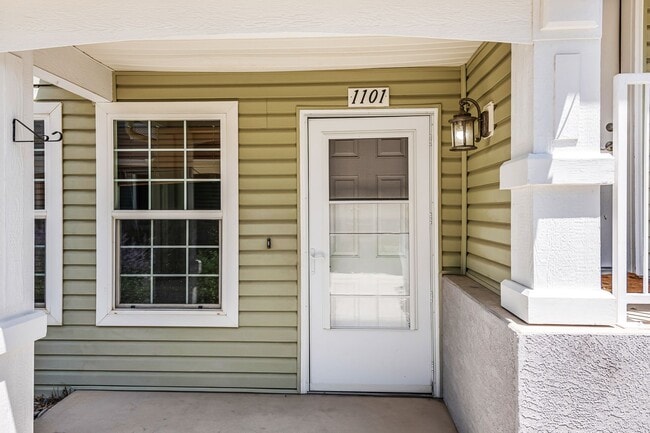 Building Photo - 623 Canyon Vista Way