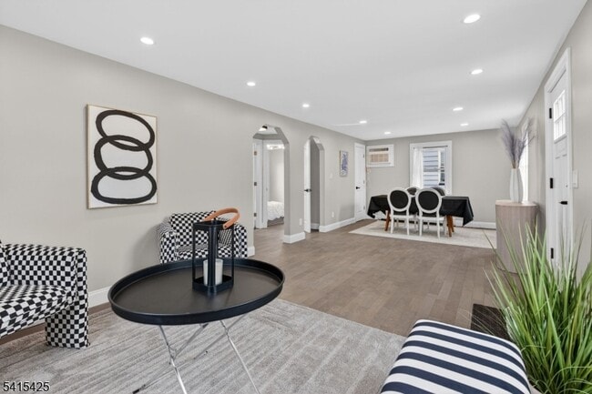 Building Photo - 21 Lombardy Pl