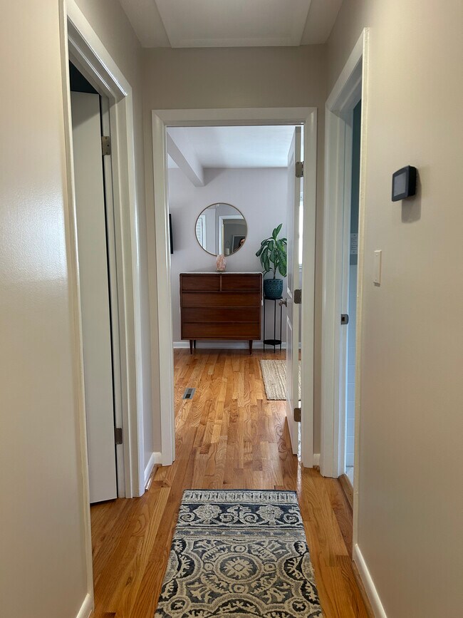 Building Photo - 44 Maple Ave