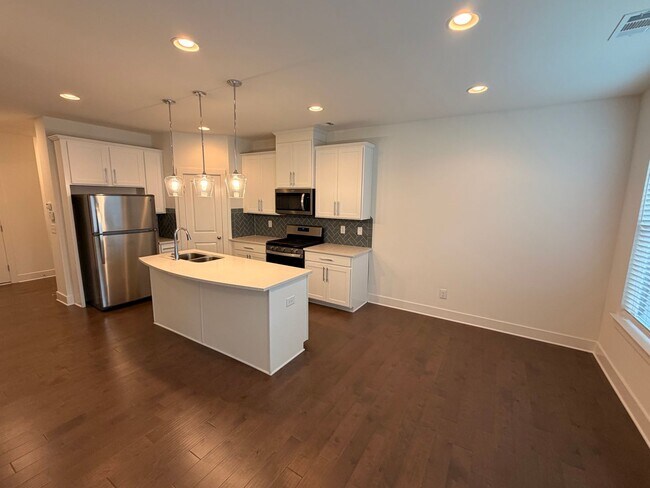 Building Photo - Unwind in Winder, with a Beautiful 3 Bed 2.5 Bath Townhome!