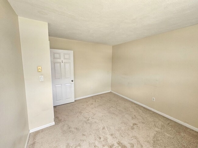 Building Photo - 200 Manville Hill Rd
