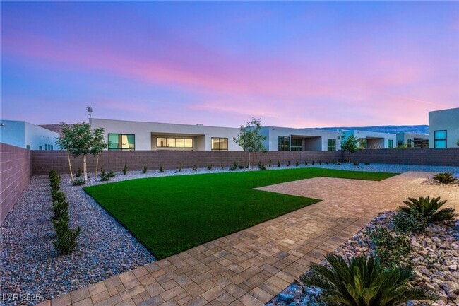 Building Photo - 10793 Vista Altura Ave