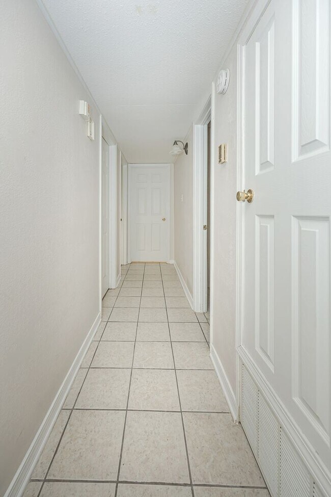 Building Photo - 3 Bed 2 Bath home in Pascagoula near the beach.