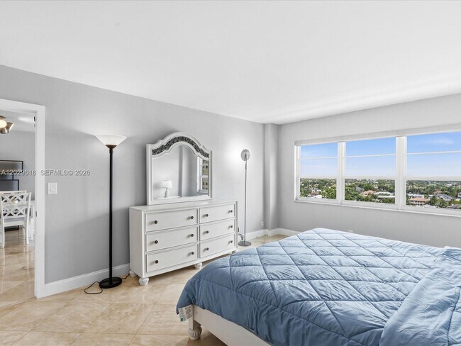 Building Photo - 340 Sunset Dr