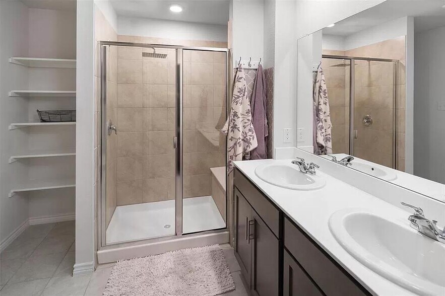 Building Photo - 604 Saddle Club Way