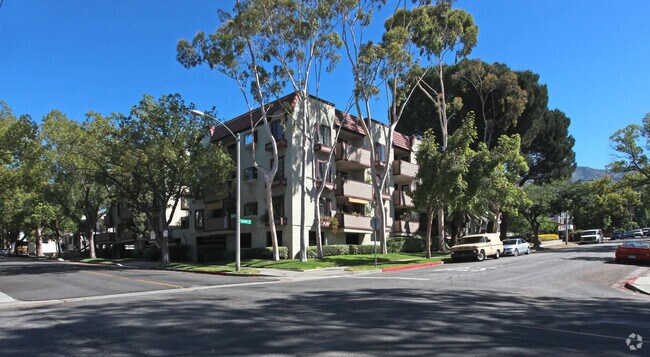 Primary Photo - Breckenshire Deluxe Apartments