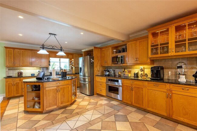Building Photo - 615 Valle Vista Dr