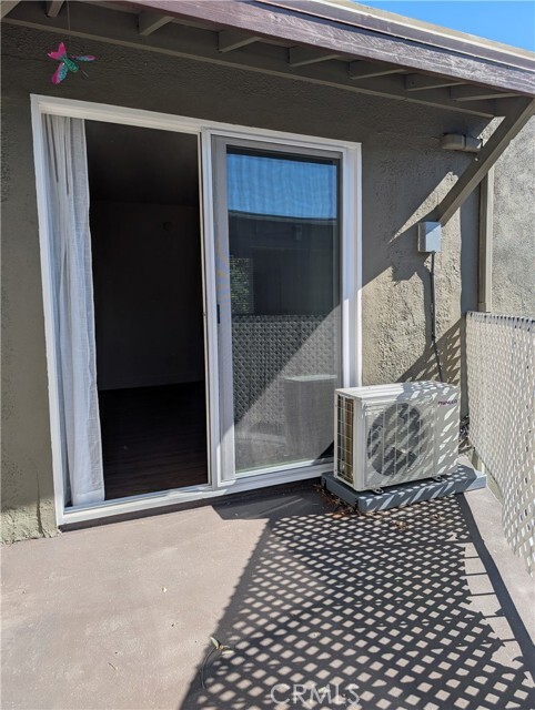 Building Photo - 665 W Altadena Dr