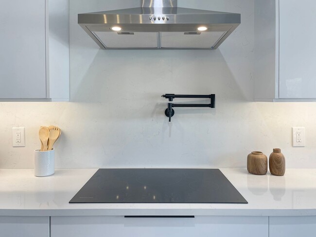 Building Photo - Fully Remodeled Snell Isle Luxury Home - Available for Rent or Purchase!