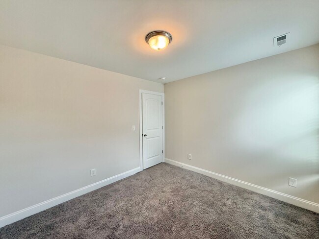 Building Photo - Modern 3BD, 2.5BA Raleigh Home in a Great ...
