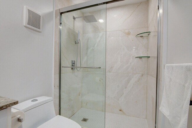 Building Photo - 15109 Ashland Dr