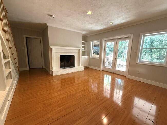 Building Photo - 410 Montevallo Dr NE