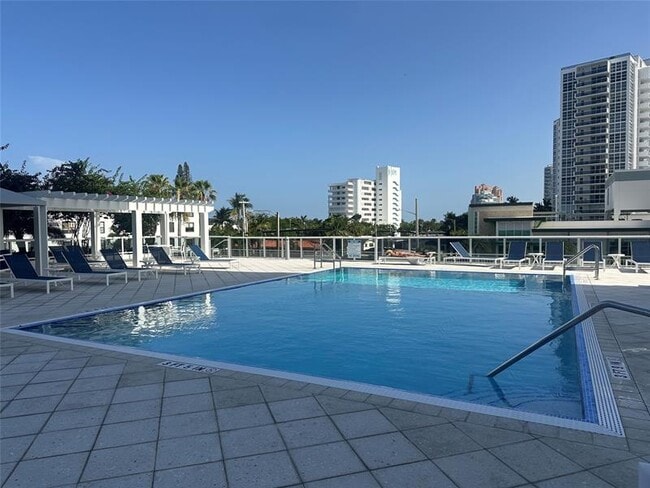 Building Photo - 3015 N Ocean Blvd