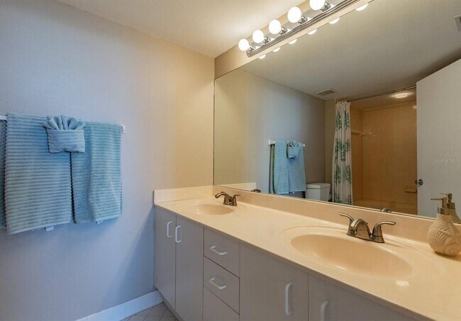 Building Photo - 6081 Bahia Del Mar Cir N