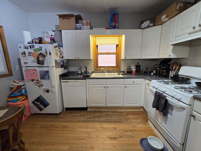 Building Photo - 2118 W Fletcher St