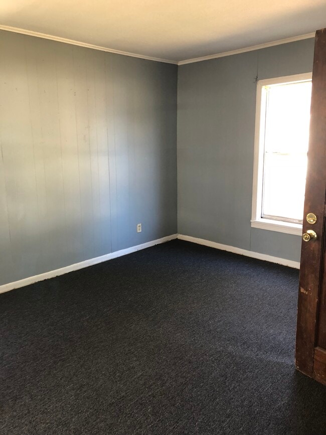 Building Photo - 618 W 75th St