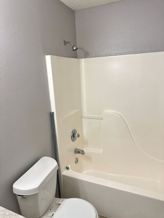 Building Photo - 3/2 Cottage in Maple Oaks Subdivision with garage