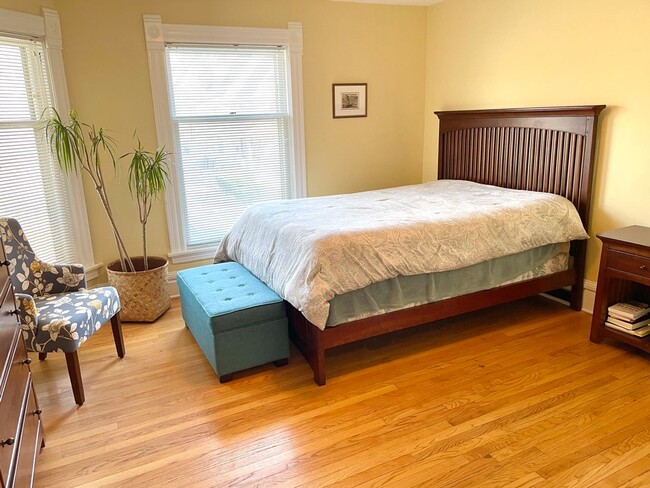 Building Photo - 2 bedroom in Heritage Hill