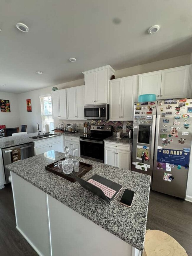 Building Photo - Biground