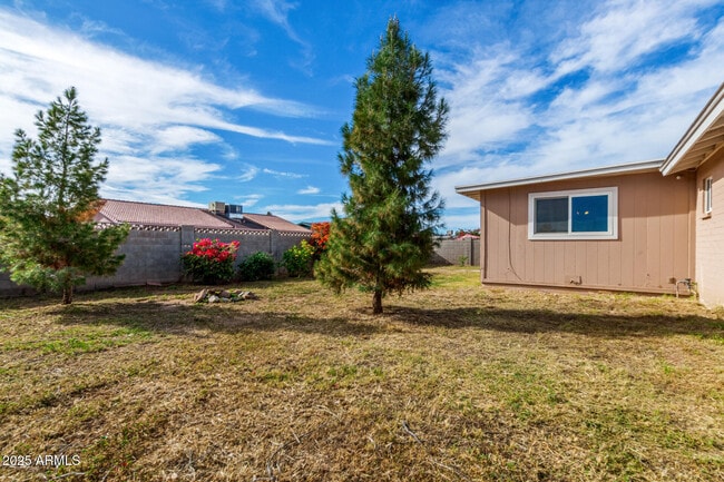 Building Photo - 1341 W Shannon St