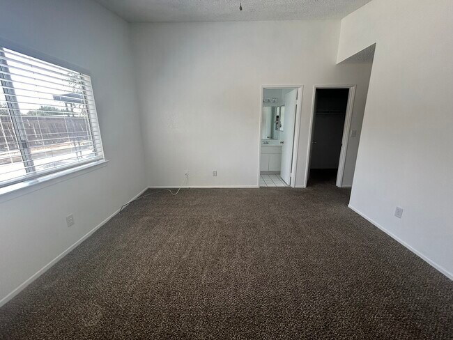 Master Bedroom - 45408 17th St E