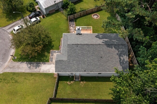 Building Photo - 1212 Gerald Dr