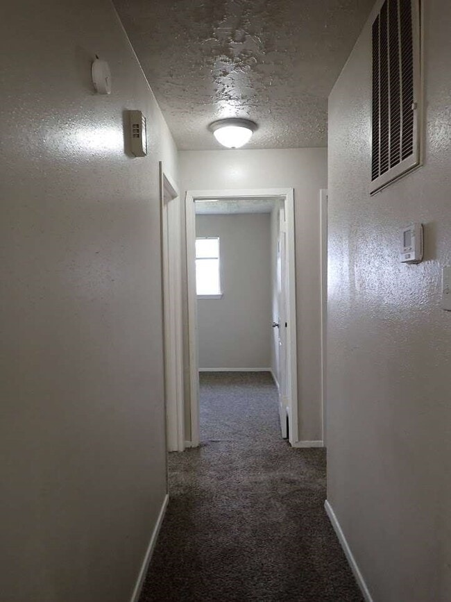 Building Photo - 327 Oakdale Dr