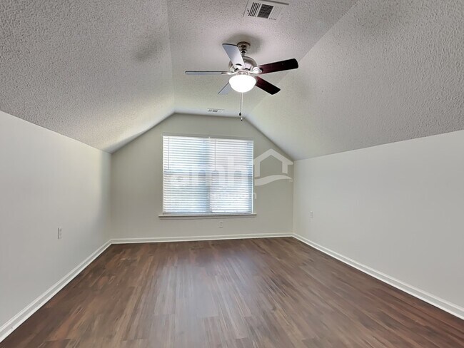 Building Photo - 145 Parkview Rd