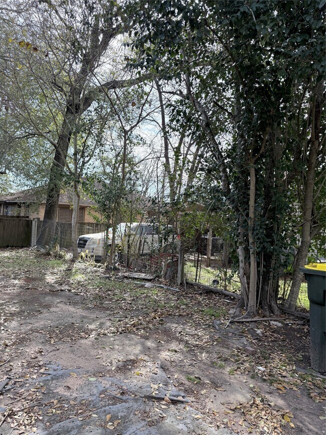 Building Photo - 212 S Main St