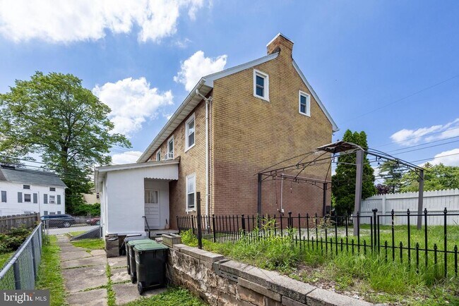 Building Photo - 54 Grant St