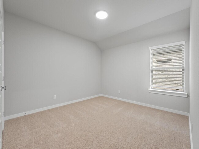 Building Photo - 564 Moonrise St