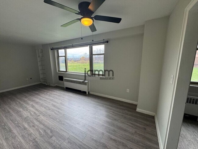 Building Photo - 11820 Edgewater Dr