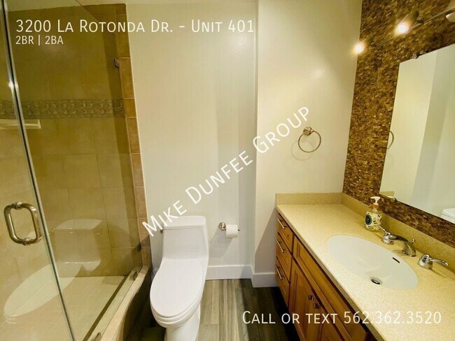 Building Photo - 3200 La Rotonda Dr