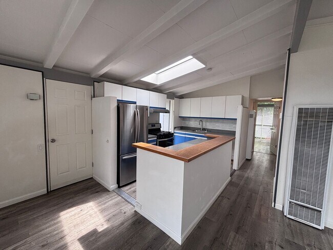 Building Photo - CUPERTINO-charming Eichler house for rent in the heart of Cupertino