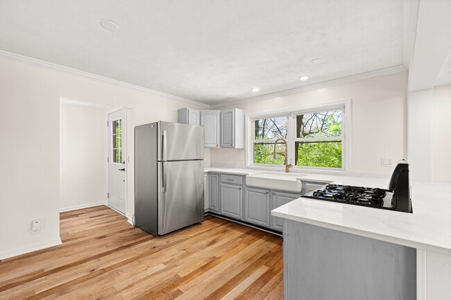 Building Photo - 1010 S Osage Dr