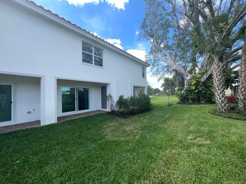 Building Photo - 6907 Broadwater Ln