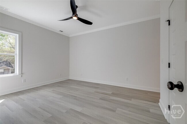 Building Photo - 1615 Le Grand St