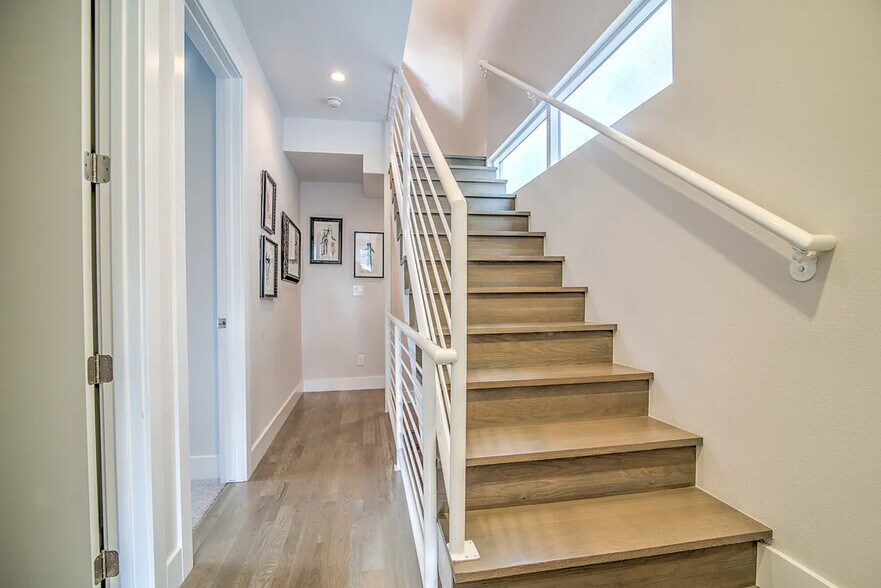 Building Photo - 2945 Umatilla St