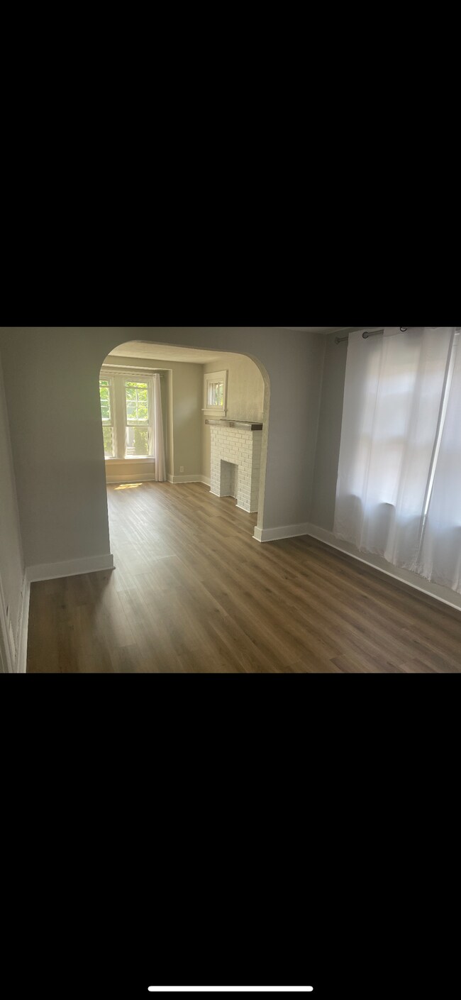 Building Photo - 224 Saint Lawrence Ave