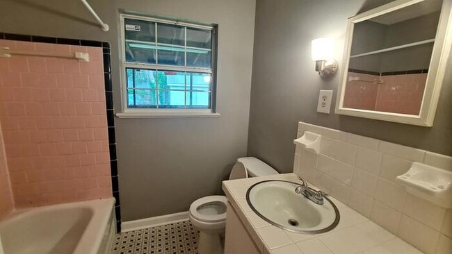 Building Photo - 8505 Lyn Ave