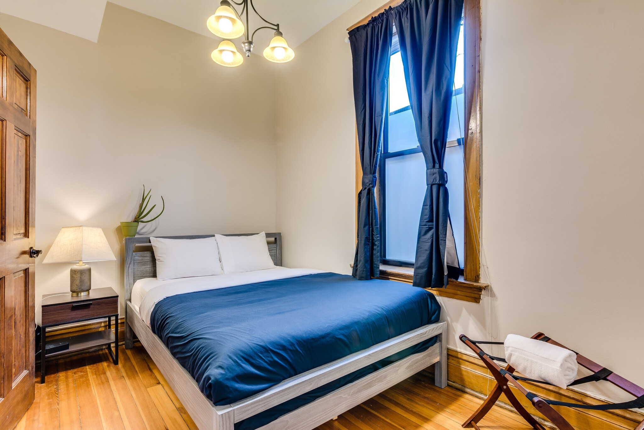 Bedroom 1 - 1648 N Oakley Ave
