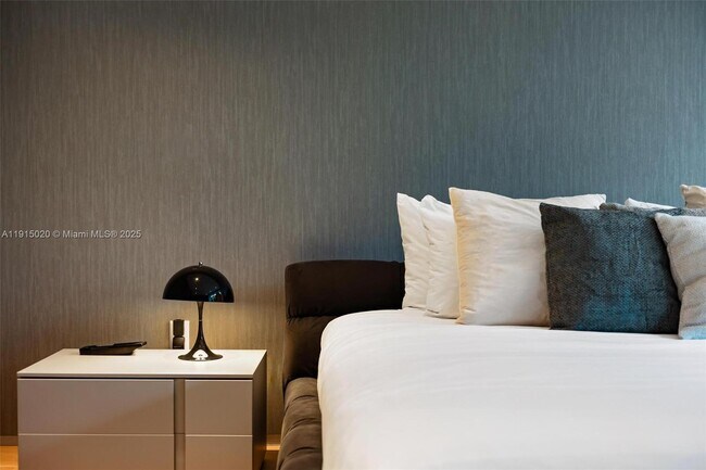 Building Photo - 77 SW 18th Terrace