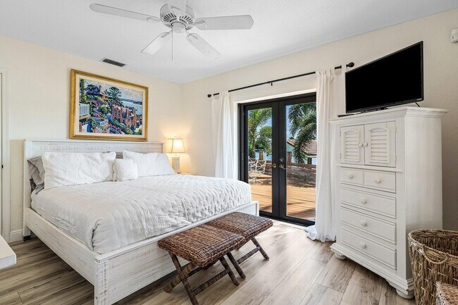 Building Photo - 25 NW 24th Ct