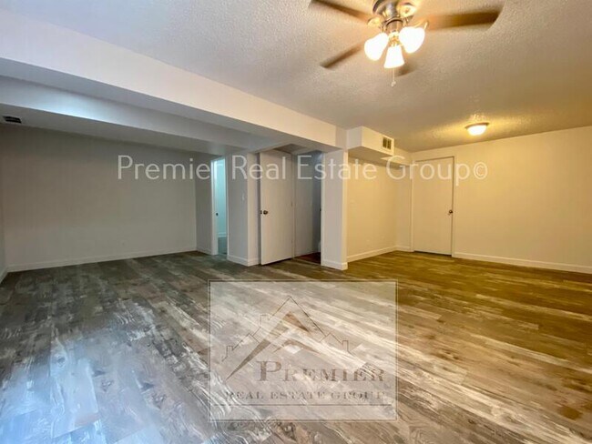 Building Photo - 4960 Wineskin Cir