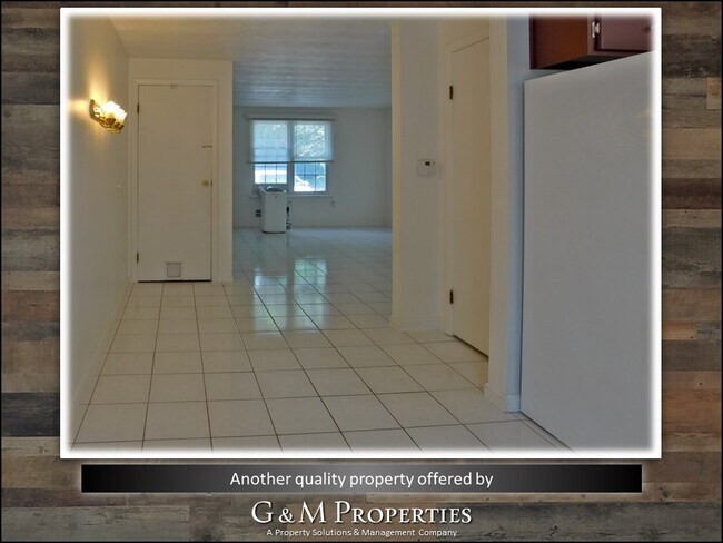 Building Photo - Two Bedroom, One and a Half Bath Townhouse - Close to U of R/ Strong