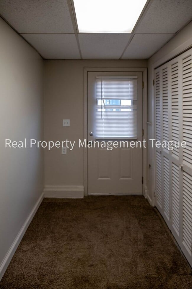 Building Photo - 1 S Main St